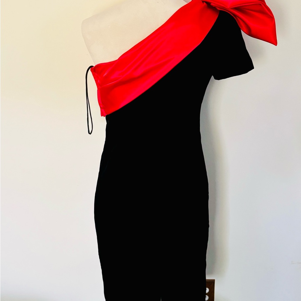Vintage Jessica Howard Sz 6 One Shoulder Red Satin Bow and Black Velvet Dress - Picture 5 of 16